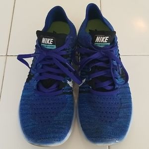 🌊Nike Free RN Flyknit 🌊